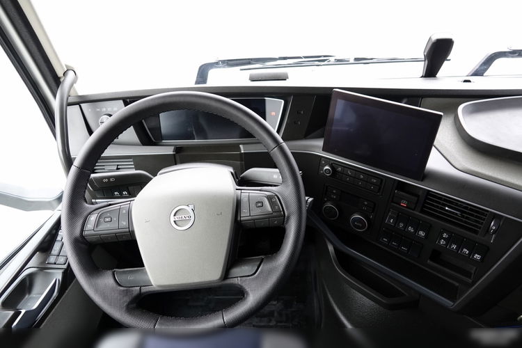 Volvo FH 540 / KLIMA POSTOJOWA / NAVI / SKÓRY / OPONY 100 % / PO ZŁOTYM KONTRAKCIE SERWISOWYM zdjęcie 28