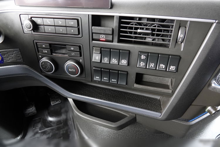 Volvo FH 540 / KLIMA POSTOJOWA / NAVI / SKÓRY / OPONY 100 % / PO ZŁOTYM KONTRAKCIE SERWISOWYM zdjęcie 29