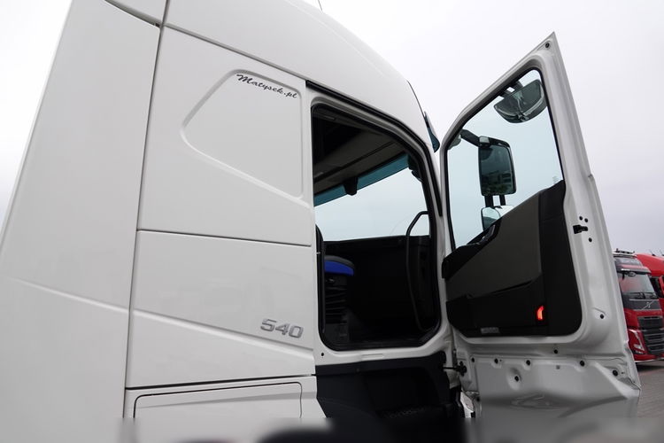 Volvo FH 540 / KLIMA POSTOJOWA / NAVI / SKÓRY / OPONY 100 % / PO ZŁOTYM KONTRAKCIE SERWISOWYM zdjęcie 35