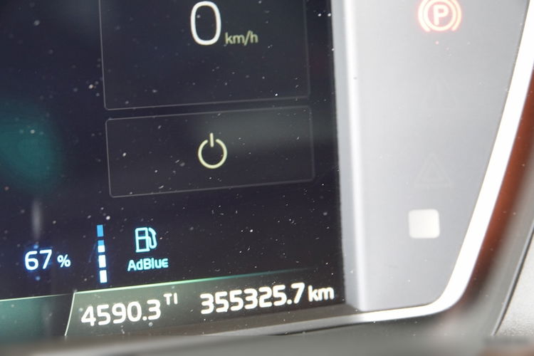 Volvo FH 540 / KLIMA POSTOJOWA / NAVI / SKÓRY / OPONY 100 % / PO ZŁOTYM KONTRAKCIE SERWISOWYM zdjęcie 38