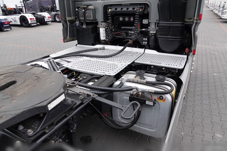DAF XF 530 / RETARDER / KLIMA POSTOJOWA / HYDRAULIKA / ALUSY / MIKROFALA / LIMITOWANA WERSJA / PO KONTRAKCIE SERWISOWYM  zdjęcie 17