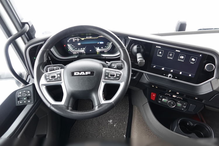 DAF XF 530 / KLIMA POSTOJOWA / OPONY 100% / PO KONTRAKCIE SERWISOWYM zdjęcie 30