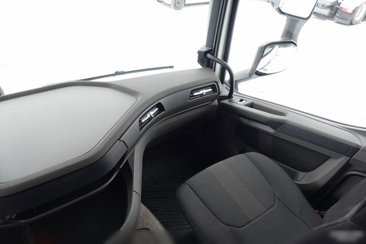 DAF XF 530 / KLIMA POSTOJOWA / OPONY 100% / PO KONTRAKCIE SERWISOWYM zdjęcie 33
