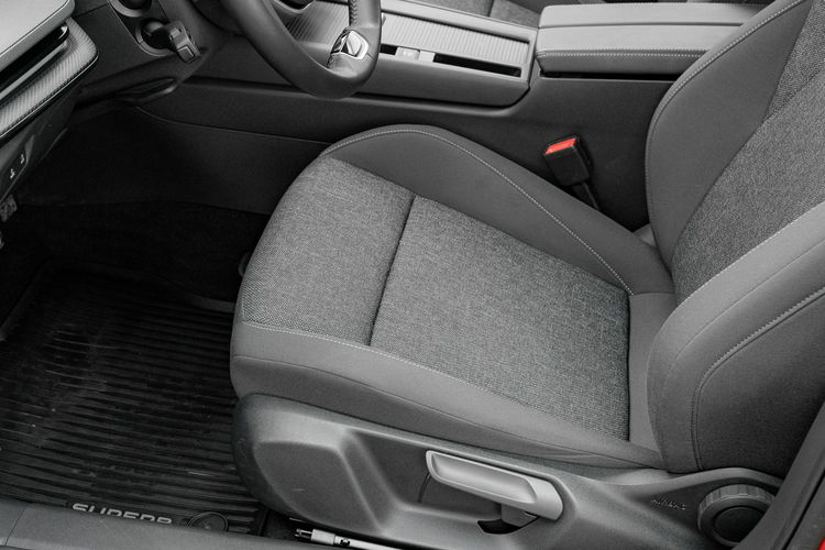 Skoda Superb Essence 1, 5 TSI m-HEV 150KM DSG Podgrz.f K.cof Salon PL VAT23% zdjęcie 13