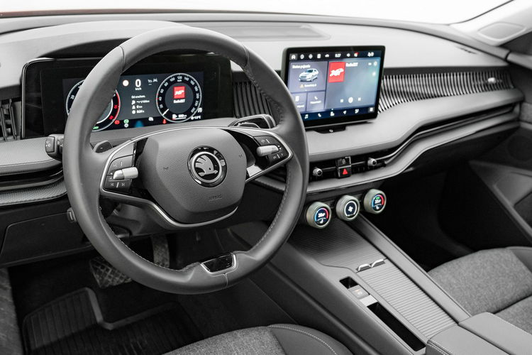 Skoda Superb Essence 1, 5 TSI m-HEV 150KM DSG Podgrz.f K.cof Salon PL VAT23% zdjęcie 6