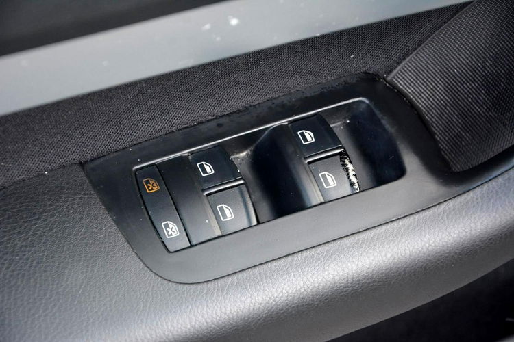 Audi A6 2.4 V6 (177KM) 140 tys. Przebieg Bi-xenon Klimatronic Navi Piękna zdjęcie 30