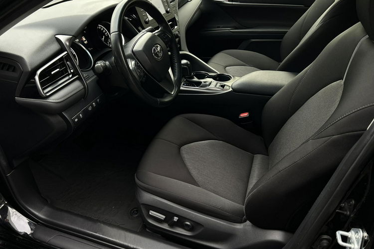 Toyota Camry 2.5 HSD 218KM COMFORT, salon Polska, gwarancja, FV23% zdjęcie 22