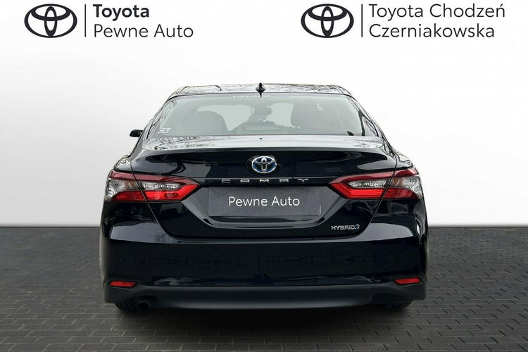 Toyota Camry 2.5 HSD 218KM COMFORT, salon Polska, gwarancja, FV23% zdjęcie 4
