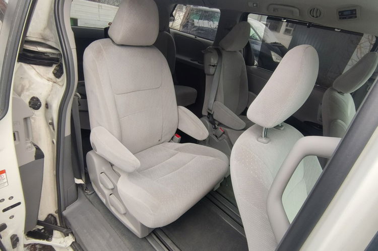 Toyota Sienna 3.5 V6 7-osobowy zdjęcie 15