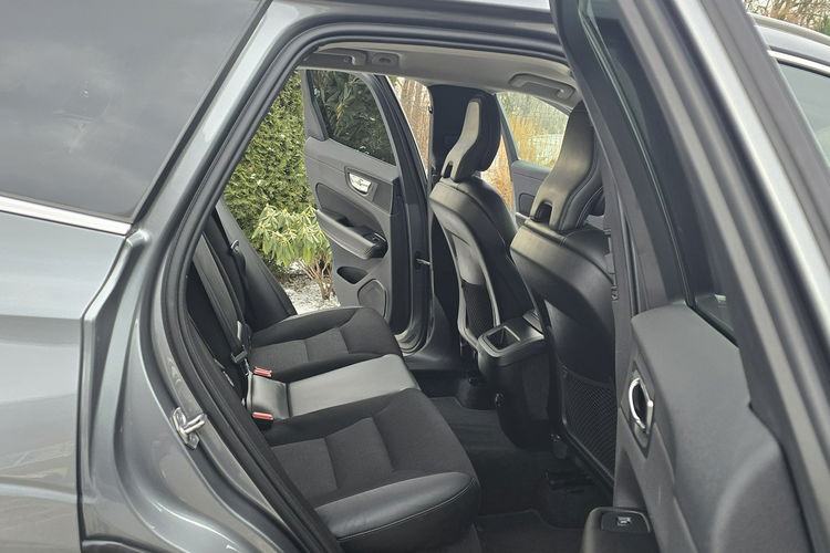 Volvo XC 60 T4 Momentum Pro / Salon PL I-właściciel / Bezwypadkowy zdjęcie 7