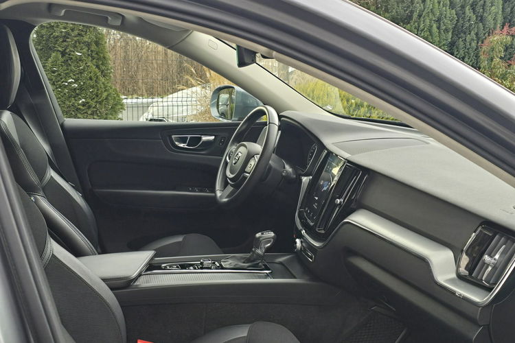 Volvo XC 60 T4 Momentum Pro / Salon PL I-właściciel / Bezwypadkowy zdjęcie 8