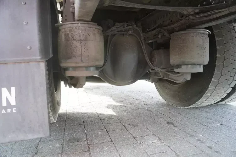 Mercedes Antos 1830 / Chłodnia Lamberet 22 EPAL / Winda Dhollandia 2000 kg zdjęcie 13