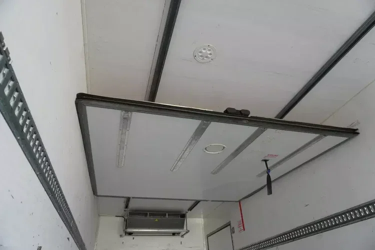 Mercedes Antos 1830 / Chłodnia Lamberet 22 EPAL / Winda Dhollandia 2000 kg zdjęcie 15