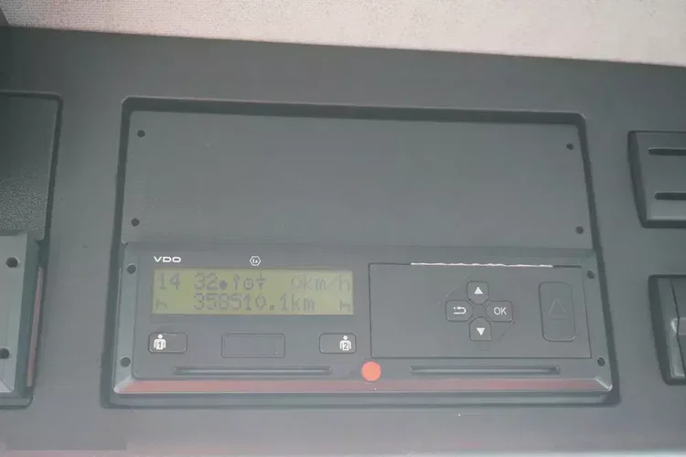 Mercedes Antos 1830 / Chłodnia Lamberet 22 EPAL / Winda Dhollandia 2000 kg zdjęcie 19