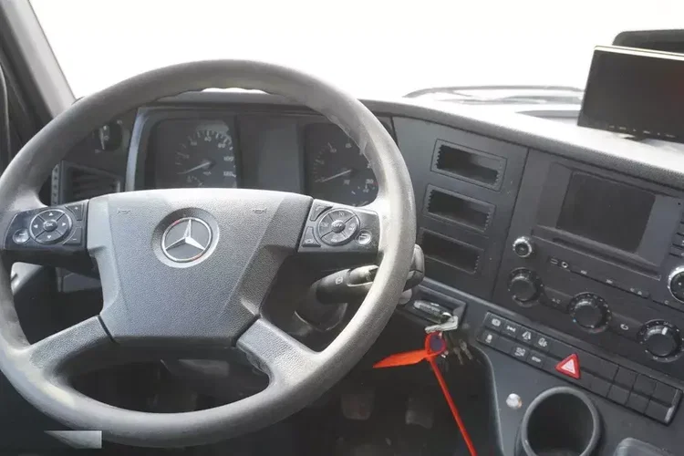 Mercedes Antos 1830 / Chłodnia Lamberet 22 EPAL / Winda Dhollandia 2000 kg zdjęcie 21