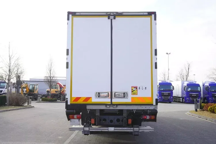 Mercedes Antos 1830 / Chłodnia Lamberet 22 EPAL / Winda Dhollandia 2000 kg zdjęcie 4