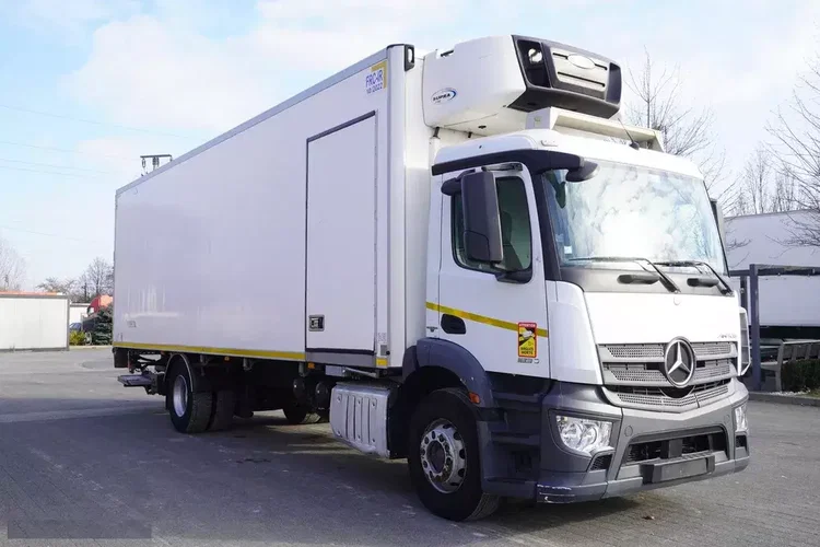 Mercedes Antos 1830 / Chłodnia Lamberet 22 EPAL / Winda Dhollandia 2000 kg zdjęcie 7