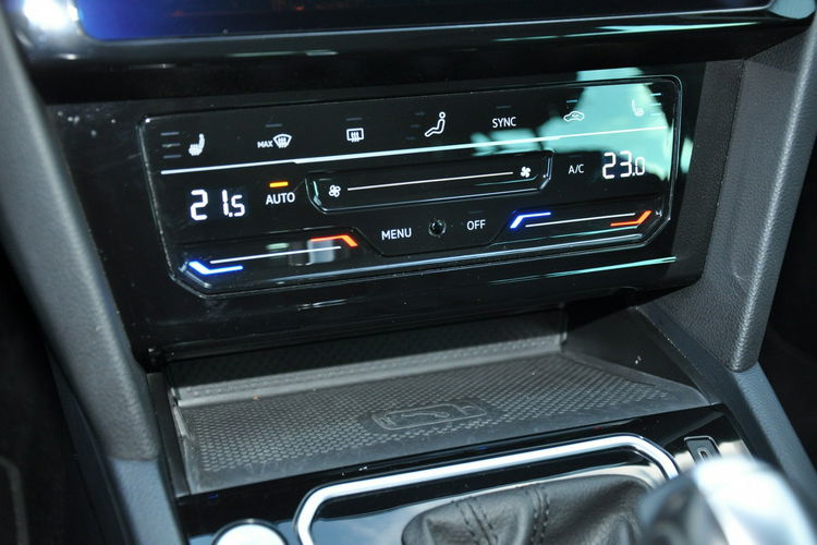 Volkswagen Passat 2.0Tdi 150KM DSG Kamery360 Hak Nawigacja Dealer Gwar zdjęcie 24