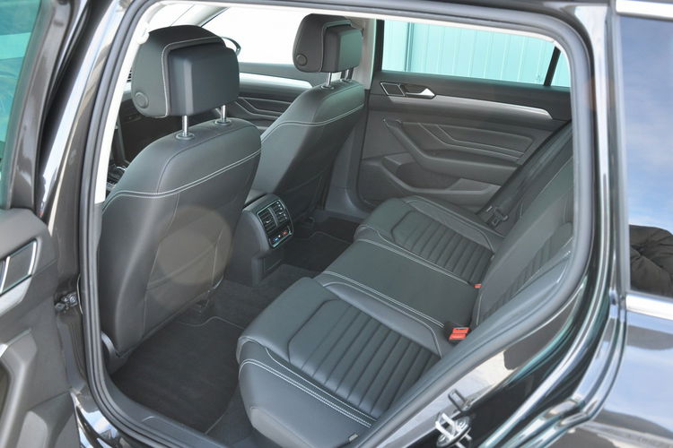Volkswagen Passat 2.0Tdi 150KM DSG Kamery360 Hak Nawigacja Dealer Gwar zdjęcie 26