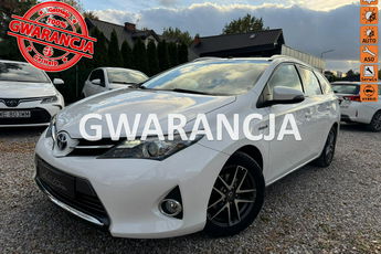 Toyota Auris 1.8 HSD 136KM Kamera Bardzo ładny