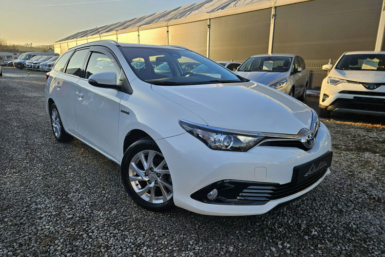 Toyota Auris 1.8 HSD 136KM Kamera Bardzo ładny zdjęcie 2