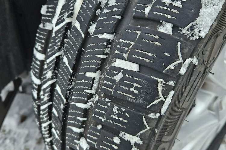 Toyota Auris 1.8 HSD 136KM Kamera Bardzo ładny zdjęcie 20