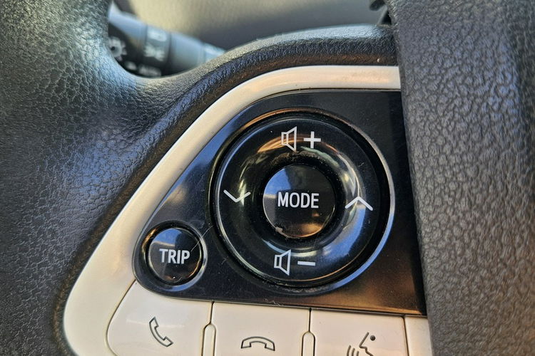 Toyota Prius 1.8 HSD LEDY Kamera Ast. Pasa Radar Keyless Go Gwarancja Super Stan zdjęcie 12