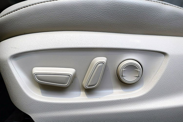 Toyota Camry SKÓRA+El.Fotele GWARANCJA DynamicForce BI-Led+ACC 1wł Kraj Bezwyp F23% 4x2 zdjęcie 17