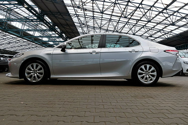 Toyota Camry SKÓRA+El.Fotele GWARANCJA DynamicForce BI-Led+ACC 1wł Kraj Bezwyp F23% 4x2 zdjęcie 4