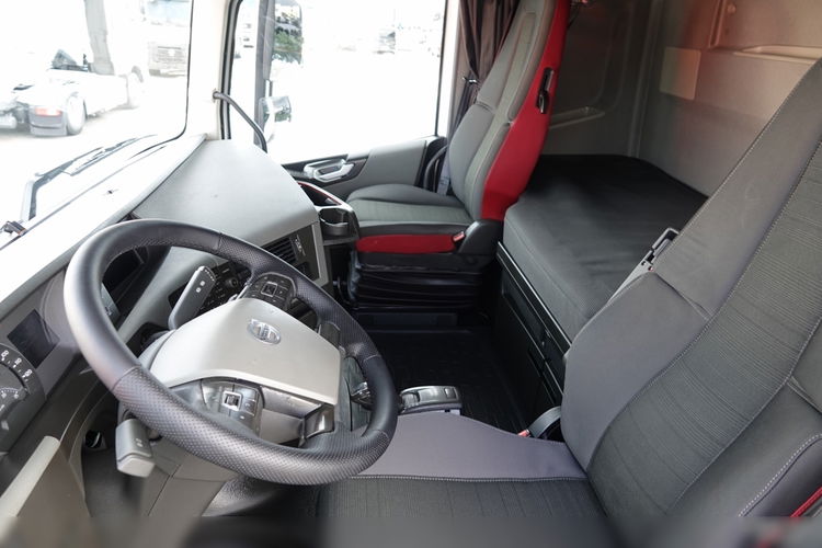 Volvo FH 500 / 2017 ROK / OPONY 100 % / SPROWADZONY / PO KONTRAKCIE SERWISOWYM zdjęcie 25