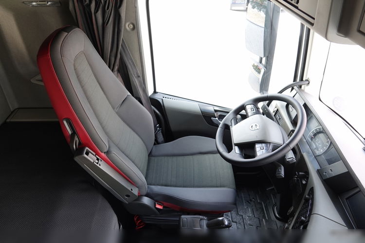 Volvo FH 500 / 2017 ROK / OPONY 100 % / SPROWADZONY / PO KONTRAKCIE SERWISOWYM zdjęcie 28