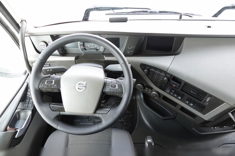 Volvo FH 500 / 2017 ROK / OPONY 100 % / SPROWADZONY / PO KONTRAKCIE SERWISOWYM zdjęcie 30