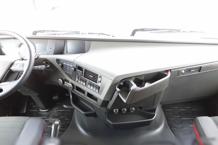 Volvo FH 500 / 2017 ROK / OPONY 100 % / SPROWADZONY / PO KONTRAKCIE SERWISOWYM zdjęcie 32