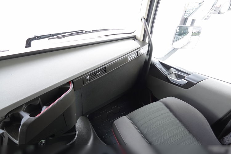 Volvo FH 500 / 2017 ROK / OPONY 100 % / SPROWADZONY / PO KONTRAKCIE SERWISOWYM zdjęcie 33