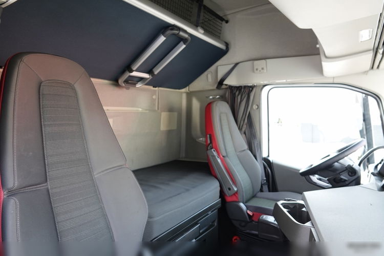 Volvo FH 500 / 2017 ROK / OPONY 100 % / SPROWADZONY / PO KONTRAKCIE SERWISOWYM zdjęcie 36