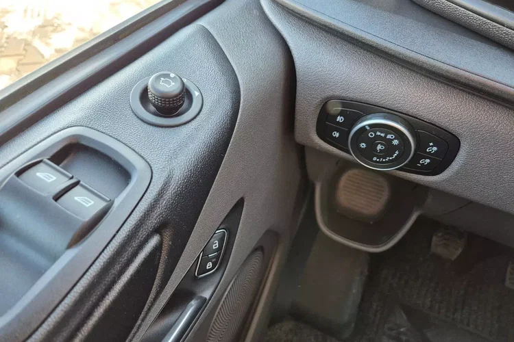 Ford Transit Custom L2H1 59900zł NETTO 2.0TdCi/170KM zdjęcie 18