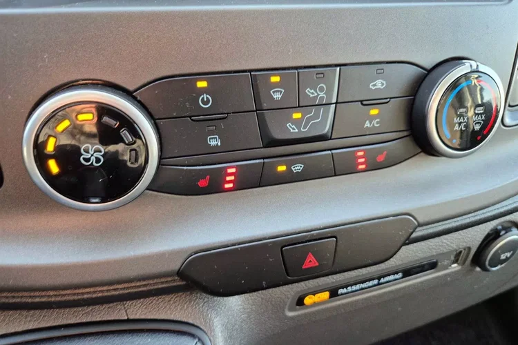 Ford Transit Custom L2H1 59900zł NETTO 2.0TdCi/170KM zdjęcie 26