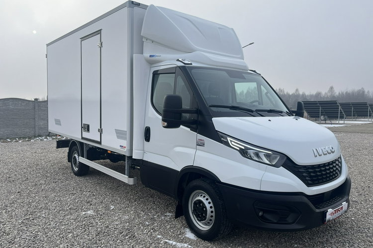 Iveco Daily 35S18 Izoterma 8-pal. GWARANCJA 3.0/180KM TylneZawieszeniePneumatyczne zdjęcie 1