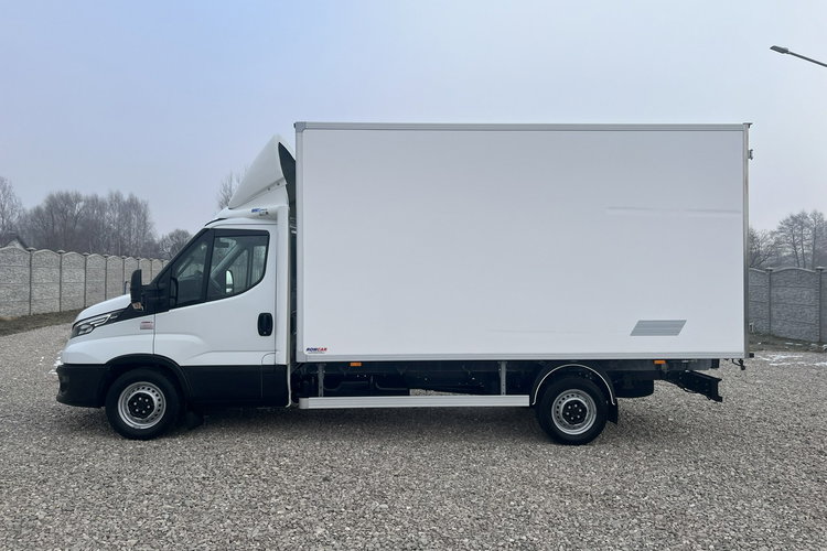 Iveco Daily 35S18 Izoterma 8-pal. GWARANCJA 3.0/180KM TylneZawieszeniePneumatyczne zdjęcie 21