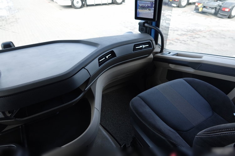 DAF XG 530 / RETARDER / CAŁY NA PODUSZKACH / KLIMA POSTOJOWA / OPONY 100% / PO KONTRAKCIE SERWISOWYM / zdjęcie 31