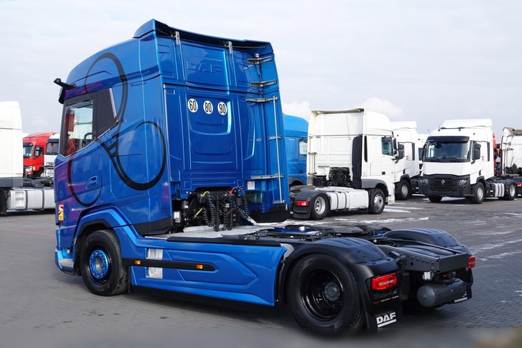 DAF XG 530 / RETARDER / CAŁY NA PODUSZKACH / KLIMA POSTOJOWA / OPONY 100% / PO KONTRAKCIE SERWISOWYM / zdjęcie 7