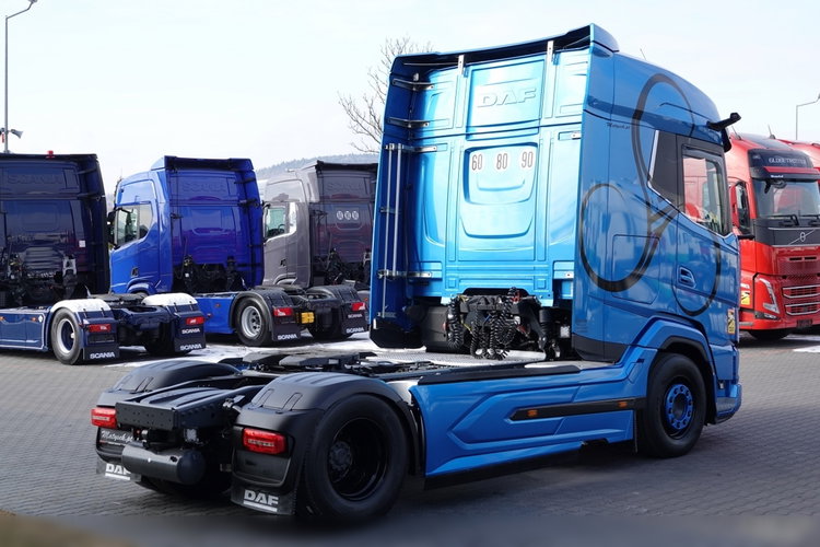 DAF XG 530 / RETARDER / CAŁY NA PODUSZKACH / KLIMA POSTOJOWA / OPONY 100% / PO KONTRAKCIE SERWISOWYM / zdjęcie 8