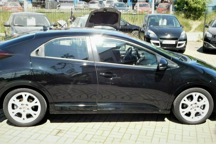 Honda Civic model 2016, grzane fotele , tempomat zdjęcie 4