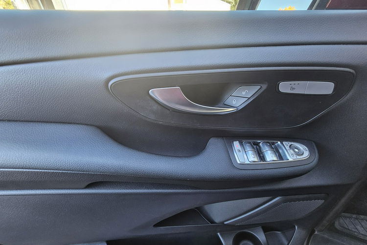 Mercedes V 250 bezwypadkowy, mały przebieg , bogata wersja zdjęcie 15