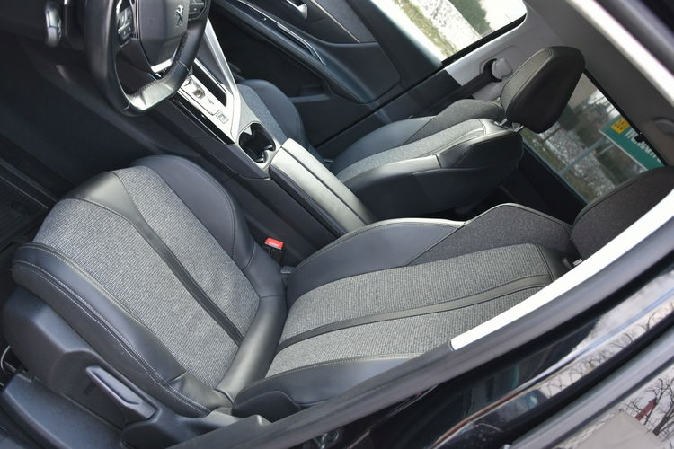 Peugeot 5008 1.5HDi 130KM Automat 2019r. 7os. LED NAVi Kamera Skóra Rolety zdjęcie 30