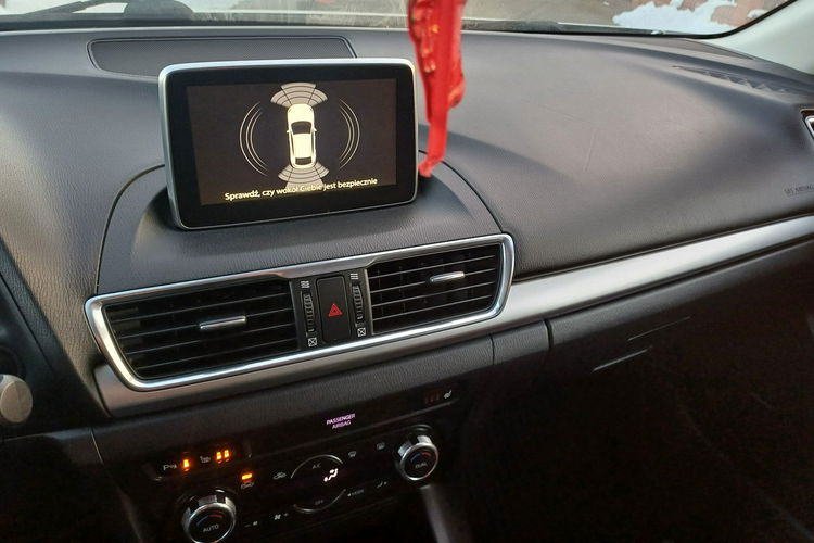 Mazda 3 2.2 SKYACTIV-D 150KM zdjęcie 10