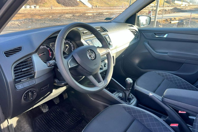 Skoda Fabia Salon Polska Poleasingowy I właściciel Serwis ASO VAT 23% Bezwypadkowy zdjęcie 4