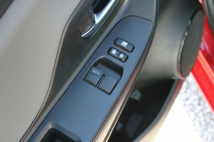 Toyota Yaris 1.5 Dual VVT-iE 111 KM Premium 5d zdjęcie 11