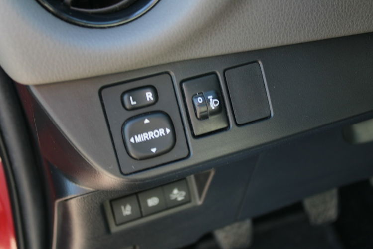 Toyota Yaris 1.5 Dual VVT-iE 111 KM Premium 5d zdjęcie 12