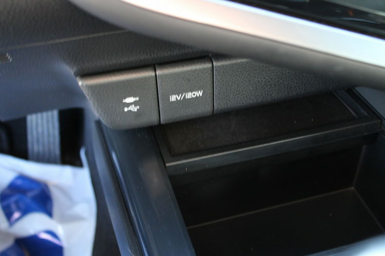 Toyota Camry 2.5 Hybrid e-CTV Comfort F-vat Skóra Gwarancja zdjęcie 23
